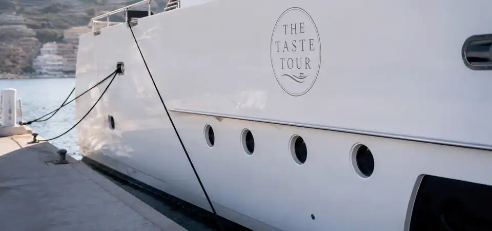 YACHT TOUR BRANDING: Yacht branding